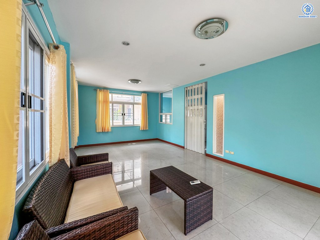 *****บ้านเดี่ยวมือสอง โครงการ กฤษณา แจ้งวัฒนะ-ดอนเมือง เนื้อที่ 52 ตร.ว. ฟังก์ชัน 3 ห้องนอน 3 ห้องน้ำ 2 ที่จอดรถ โครงการบนทำเลดี ใกล้สนามบินดอนเมือง เชื่อมต่อถนนสรงประภา ถนนประชาอุทิศ ถนนวัดเวฬุวนาราม ใกล้รถไฟฟ้าสายสีแดง "สถานีบินดอนเมือง" และจุดขึ้นทางด่วน "ศรีสมาน"